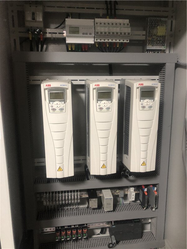 多變頻供水設(shè)備控制柜